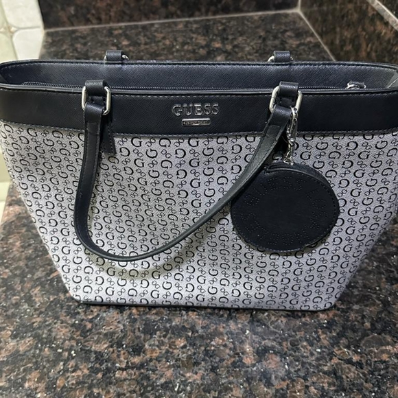 Brand new Guess bag - Picture 3 of 7